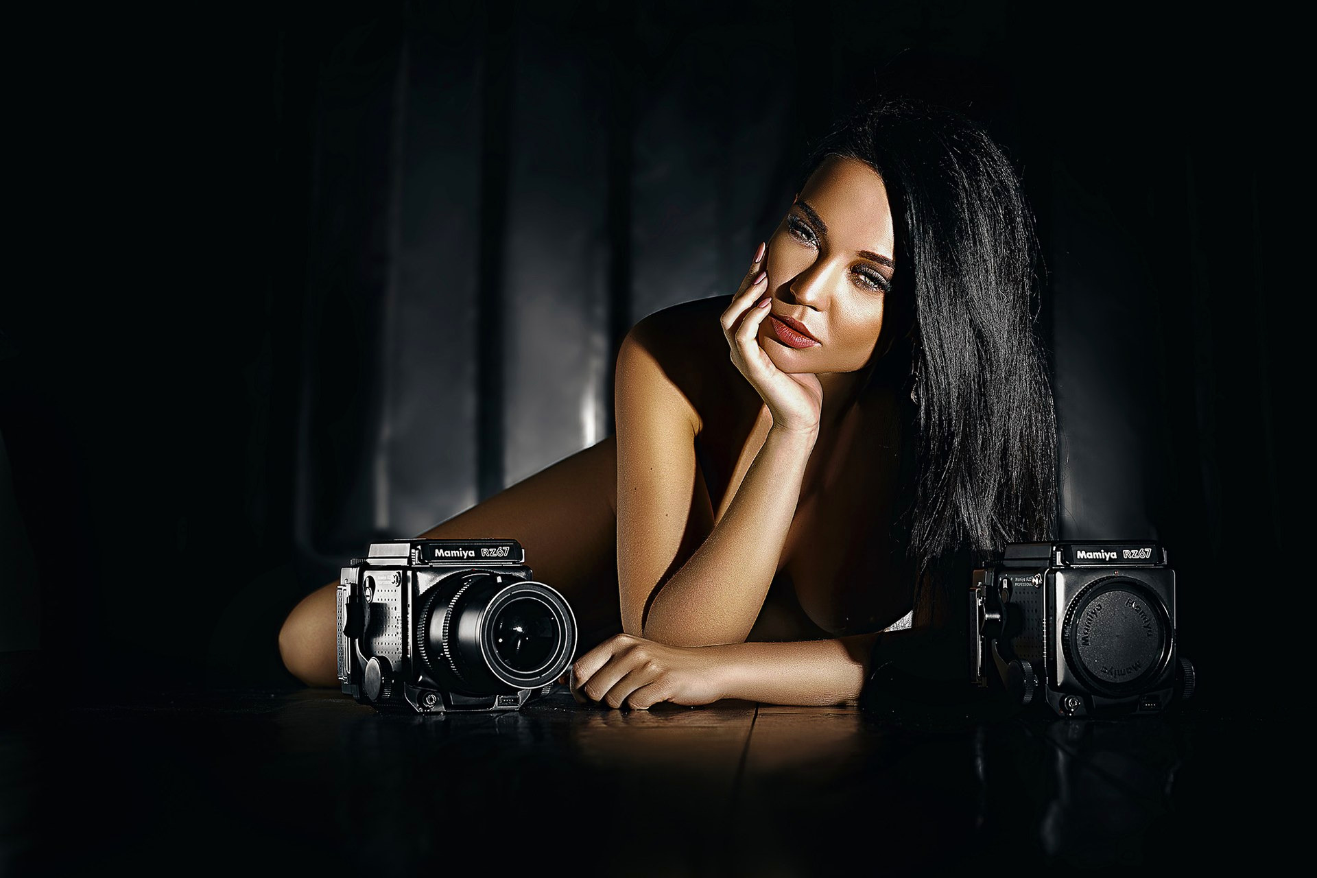 Portrait éditorial en clair-obscur avec deux Mamiya RZ67 pour un client d’Agen